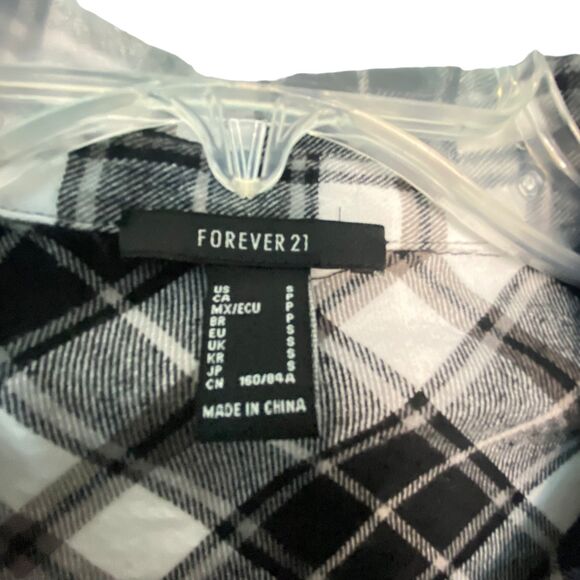 Forever 21 Cropped Plaid flannel Black and White Shirt Top Blouse Small - Picture 5 of 8